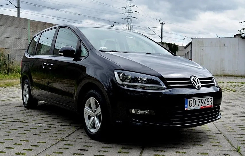 Volkswagen Sharan cena 44900 przebieg: 203000, rok produkcji 2013 z Niemodlin małe 232